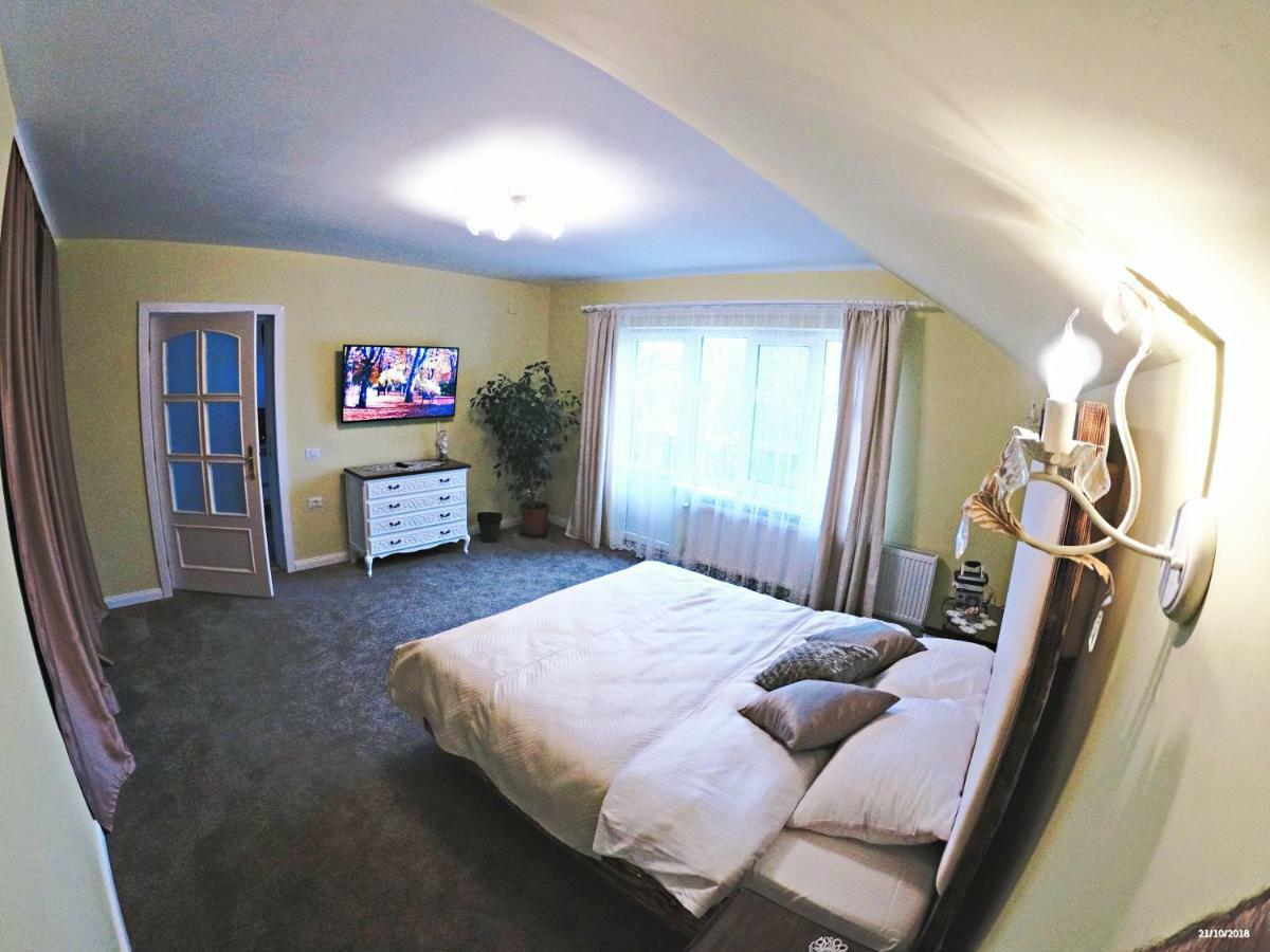 Apulum Gardens Hotel อัลบายูเลีย ภายนอก รูปภาพ